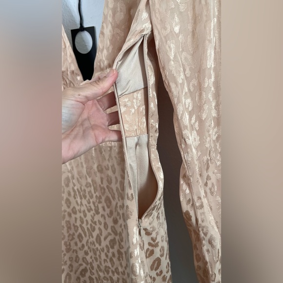 NWT Privacy Please Revolve satin print peach pink nude open back dress Medium - Picture 9 of 12